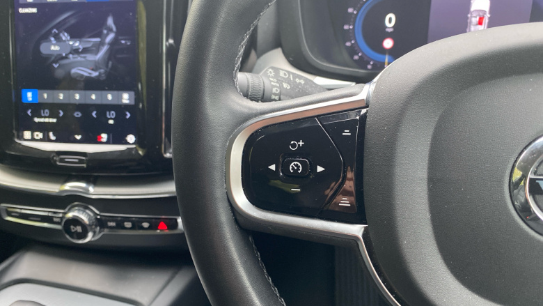 Volvo XC60 2.0 B5P Plus Dark 5dr AWD Geartronic Petrol Estate